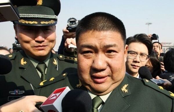 Ông Mao Tân Vũ đang trả lời phỏng vấn Ông Mao Tân Vũ đang trả lời phỏng vấn - Sputnik Việt Nam