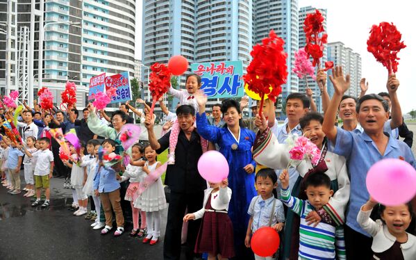 Người dân Bình Nhưỡng trong hoạt động kỷ niệm chào mừng thử nghiệm thành công bom hydro ở Bắc Triều Tiên - Sputnik Việt Nam