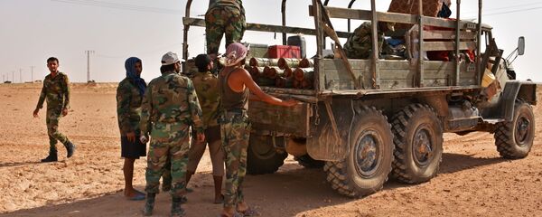 Солдаты и военная техника САР в окрестностях города Дейр-эз-Зор, Сирия - Sputnik Việt Nam