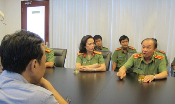 Trung tướng Lê Đông Phong, Giám đốc Công an TP HCM (bìa phải) - Sputnik Việt Nam