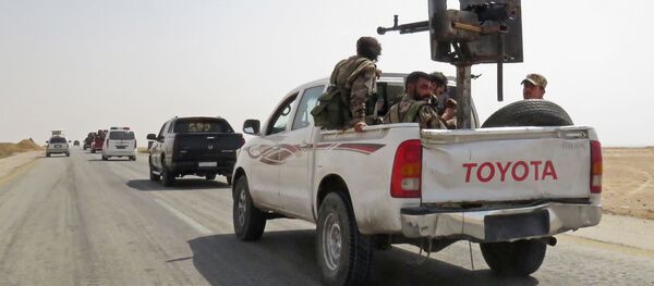 Солдаты и военная техника САР в окрестностях города Дейр-эз-Зор, Сирия Солдаты и военная техника САР в окрестностях города Дейр-эз-Зор, Сирия - Sputnik Việt Nam