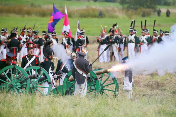 Nga. Ngoại ô Matxcơva. Tái hiện lịch sử-quân sự trận Borodino giữa quân đội Nga và quân đội của Hoàng đế Pháp Napoléon I (1812). Nga. Ngoại ô Matxcơva. Tái hiện lịch sử-quân sự trận Borodino giữa quân đội Nga và quân đội của Hoàng đế Pháp Napoléon I (1812). - Sputnik Việt Nam