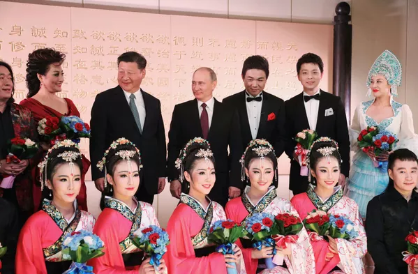 Tổng thống Nga Vladimir Putin và Chủ tịch Trung Quốc Tập Cận Bình dự buổi hòa nhạc trong khuôn khổ Chương trình Văn hoá của Hội nghị thượng đỉnh BRICS ở Hạ Môn. Tổng thống Nga Vladimir Putin và Chủ tịch Trung Quốc Tập Cận Bình dự buổi hòa nhạc trong khuôn khổ Chương trình Văn hoá của Hội nghị thượng đỉnh BRICS ở Hạ Môn. - Sputnik Việt Nam