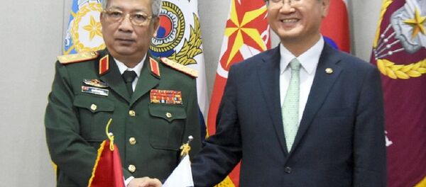 Thượng tướng Nguyễn Chí Vịnh và Thứ trưởng Quốc phòng Hàn Quốc Suh Choo-suk tại Seoul ngày 8-9 - Sputnik Việt Nam