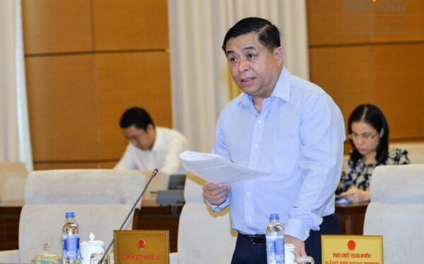 Bộ trưởng Bộ KHĐT Nguyễn Chí Dũng thay mặt Thủ tướng Chính phủ trình bày Tờ trình về dự án Luật Đơn vị hành chính-kinh tế đặc biệt - Sputnik Việt Nam