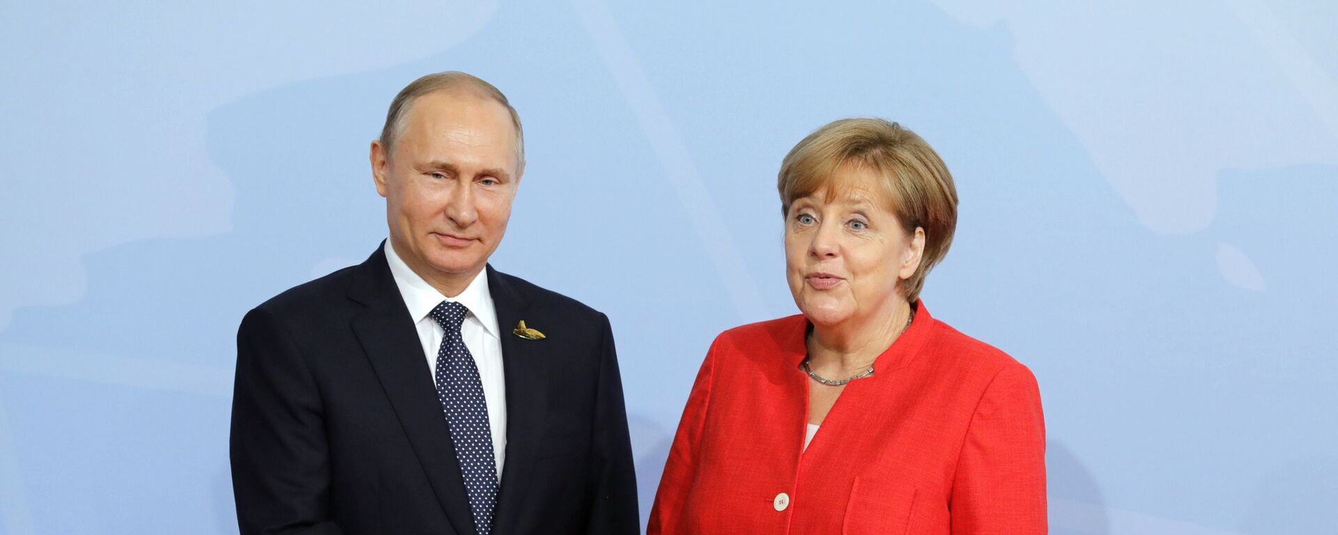 Tổng thống Nga Vladimir Putin với Thủ tướng Đức Angela Merkel - Sputnik Việt Nam, 1920, 24.10.2021