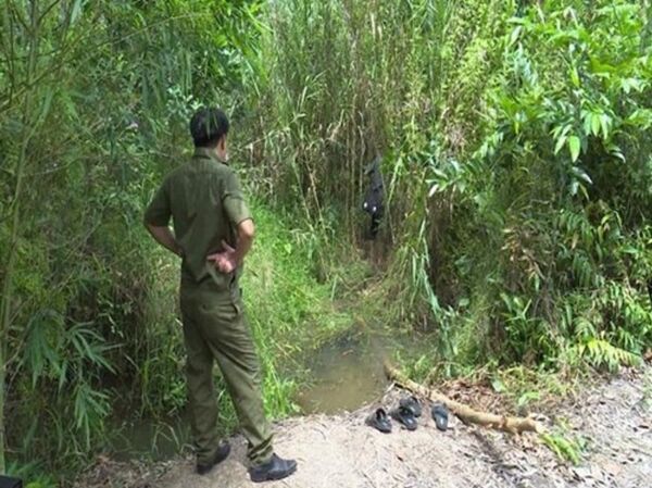 Xác bé gái 13 tuổi bị chôn trong bụi cây Xác bé gái 13 tuổi bị chôn trong bụi cây - Sputnik Việt Nam