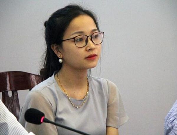 Chị Từ Thị Bích Nguyệt tại buổi làm việc cùng các doanh nghiệp vận tải và người dân sinh sống gần trạm thu phí - Sputnik Việt Nam