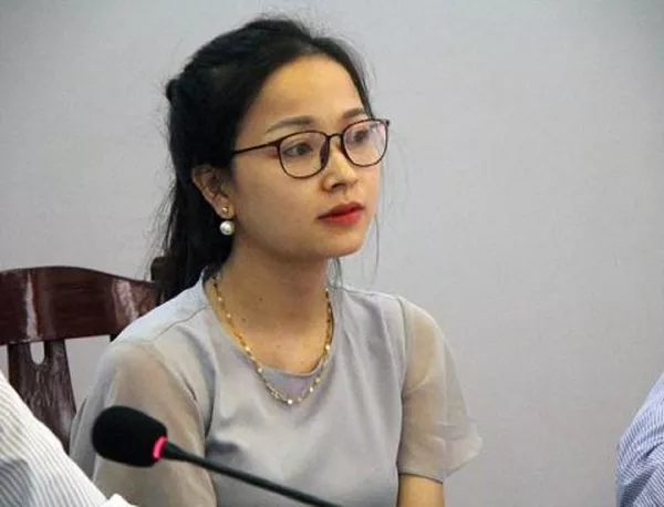 Chị Từ Thị Bích Nguyệt tại buổi làm việc cùng các doanh nghiệp vận tải và người dân sinh sống gần trạm thu phí Chị Từ Thị Bích Nguyệt tại buổi làm việc cùng các doanh nghiệp vận tải và người dân sinh sống gần trạm thu phí - Sputnik Việt Nam
