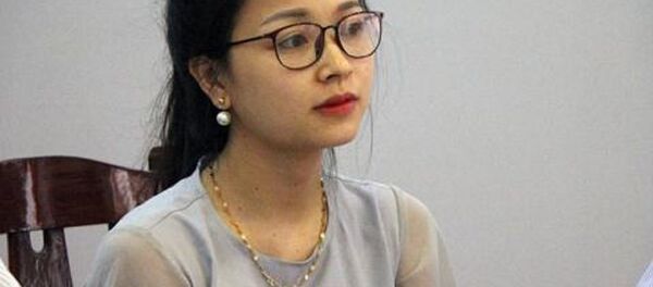 Chị Từ Thị Bích Nguyệt tại buổi làm việc cùng các doanh nghiệp vận tải và người dân sinh sống gần trạm thu phí - Sputnik Việt Nam