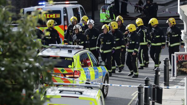 Members of the emergency services work near Parsons Green tube station in London, Britain September 15, 2017 - Sputnik Việt Nam