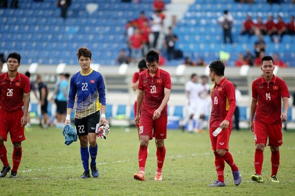Thủ môn Phí Minh Long sau thất bại trước Thái Lan tại SEA Games 2017 - Sputnik Việt Nam