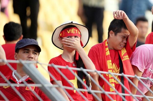 Những giọt nước mắt tức tưởi của CĐV VIệt Nam tại SEA Games 2017 - Sputnik Việt Nam