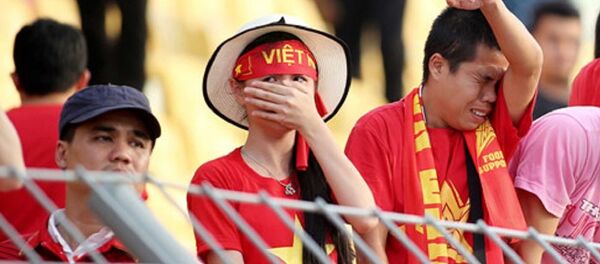 Những giọt nước mắt tức tưởi của CĐV VIệt Nam tại SEA Games 2017 Những giọt nước mắt tức tưởi của CĐV VIệt Nam tại SEA Games 2017 - Sputnik Việt Nam