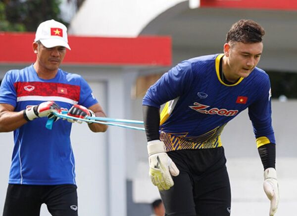 Thủ môn Đặng Văn Lâm trưởng thành rõ rệt từ khi tập cùng HLV Võ Văn Hạnh tại đội tuyển quốc gia - Sputnik Việt Nam