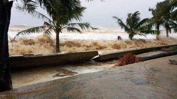 Hơn 2,5 km kè biển ở huyện Hoằng Hóa bị sóng đánh vỡ Hơn 2,5 km kè biển ở huyện Hoằng Hóa bị sóng đánh vỡ - Sputnik Việt Nam