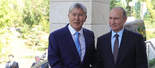 Tổng thống Kyrgyzstan Almazbek Atambaev với Tổng thống Nga Vladimir Putin Tổng thống Kyrgyzstan Almazbek Atambaev với Tổng thống Nga Vladimir Putin - Sputnik Việt Nam