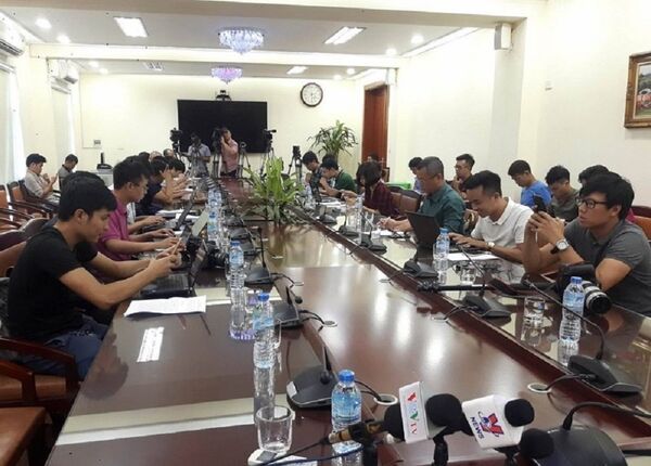 Đông đảo PV các cơ quan báo chí đưa tin về buổi họp báo - Sputnik Việt Nam