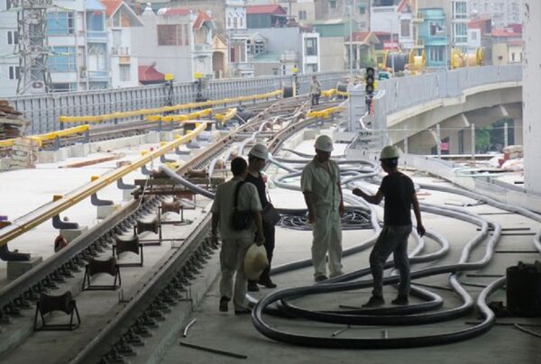 Thi công cầm chừng tại ga Láng thuộc tuyến Cát Linh - Hà Đông. - Sputnik Việt Nam