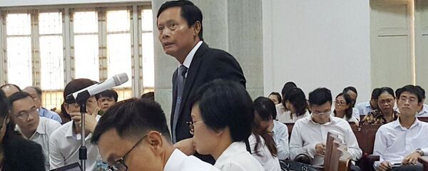 Luật sư Phan Trung Hoài trình bày bài bào chữa cho bị cáo Phạm Công Danh tại tòa sáng 18-9 - - Sputnik Việt Nam