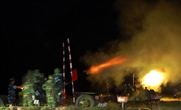 Trận địa pháo 37mm bắn mục tiêu trong đêm. - Sputnik Việt Nam