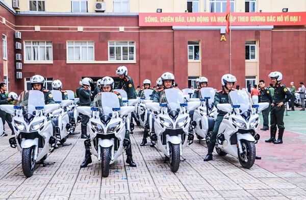 Soi dàn môtô “khủng” Yamaha FJR1300P của Bộ Công An Soi dàn môtô “khủng” Yamaha FJR1300P của Bộ Công An - Sputnik Việt Nam