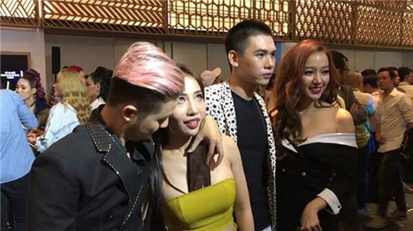 Thanh Duy bị chỉ trích vì hành động nghịch ngợm với Hằng BingBoong chỗ đông người - Sputnik Việt Nam