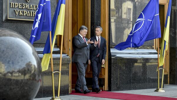 Petro Poroschenko với Jens Stoltenberg - Sputnik Việt Nam