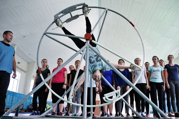 Các cô gái dự tuyển làm học viên phi công quân sự tại Trường Hàng không Krasnodar - Sputnik Việt Nam