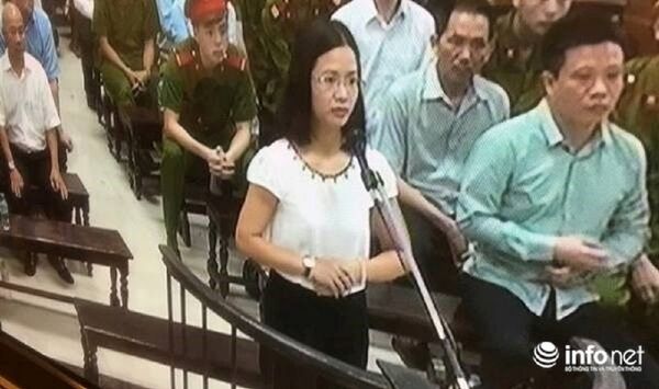 Bị cáo Nguyễn Thị Nga, nguyên Kế toán trưởng OceanBank cho rằng chỉ cần nhìn vào Báo cáo tài chính là ai cũng dễ dàng nhận ra ngân hàng có chi lãi ngoài. Bị cáo Nguyễn Thị Nga, nguyên Kế toán trưởng OceanBank cho rằng chỉ cần nhìn vào Báo cáo tài chính là ai cũng dễ dàng nhận ra ngân hàng có chi lãi ngoài. - Sputnik Việt Nam