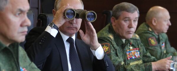 Tổng thống Nga Vladimir Putin thị sát kiểm tra hoạt động của lực lượng vũ trang Quốc gia Liên minh Nga-Belarus - Sputnik Việt Nam