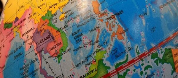 Quả địa cầu áp đặt đường chữ U và ghi quần đảo Trường Sa, Hoàng Sa bằng tiếng TQ tại Bảo tàng Hoàng gia Greenwich  (Anh) - Sputnik Việt Nam