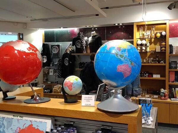 Sau khi gửi thư phản ánh những thông tin sai lệch, Bảo tàng Hoàng gia Greenwich (Vương quốc Anh) cho hay sẽ không mua loại quả địa cầu áp đặt đường chữ U và ghi quần đảo Trường Sa, Hoàng Sa bằng tiếng TQ.  - Sputnik Việt Nam