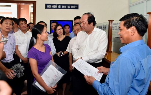 Bộ trưởng, Chủ nhiệm VPCP Mai Tiến Dũng kiểm tra thủ tục chuyên ngành hàng hóa xuất nhập khẩu tại Hải Phòng - Sputnik Việt Nam