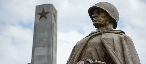 Nghĩa trang Hồng quân Liên Xô tại Warsaw Nghĩa trang Hồng quân Liên Xô tại Warsaw - Sputnik Việt Nam