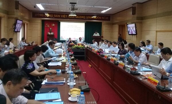 Bộ trưởng, Chủ nhiệm VPCP Mai Tiến Dũng dẫn đầu Tổ công tác của Thủ tướng Chính phủ làm việc với Bộ Y tế.  - Sputnik Việt Nam