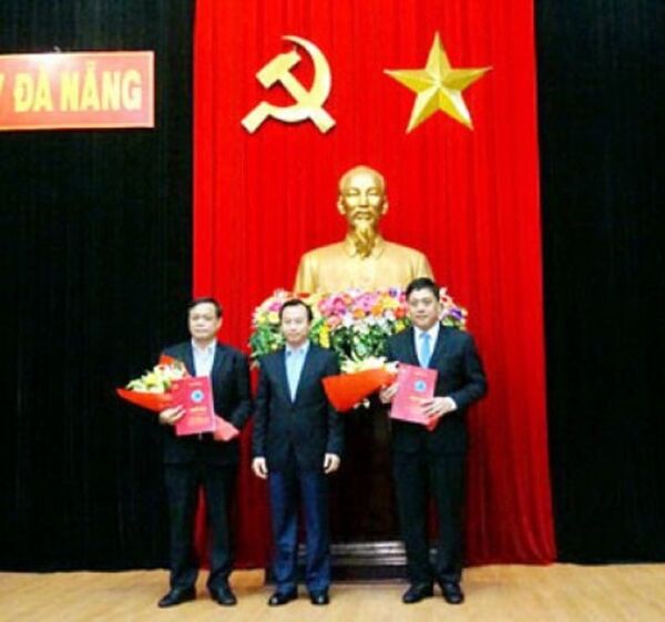 Ông Đào Tấn Bằng (bìa phải) được điều động giữ chức Chánh văn phòng Thành ủy Ông Đào Tấn Bằng (bìa phải) được điều động giữ chức Chánh văn phòng Thành ủy - Sputnik Việt Nam