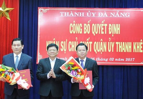 Ông Lê Minh Trung (phải) về giữ chức hiệu trưởng Trường Chính trị TP Đà Nẵng Ông Lê Minh Trung (phải) về giữ chức hiệu trưởng Trường Chính trị TP Đà Nẵng - Sputnik Việt Nam