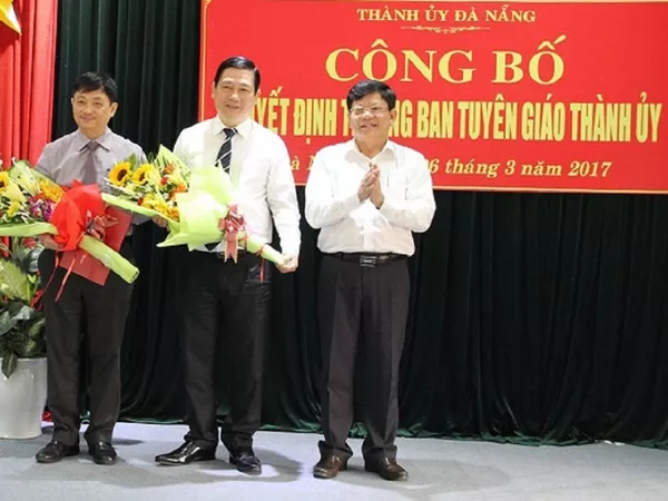 Ông Đặng Việt Dũng (bìa trái) sang giữ chức Trưởng ban Tuyên giáo Thành ủy Ông Đặng Việt Dũng (bìa trái) sang giữ chức Trưởng ban Tuyên giáo Thành ủy - Sputnik Việt Nam