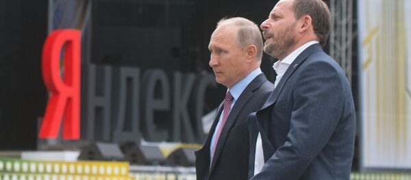 Tổng thống Liên bang Nga Vladimir Putin đến thăm văn phòng của công ty Yandex Tổng thống Liên bang Nga Vladimir Putin đến thăm văn phòng của công ty Yandex - Sputnik Việt Nam