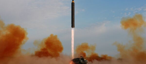 Запуск баллистической ракеты Hwasong-12 в КНДР  - Sputnik Việt Nam