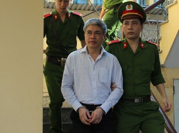 Nguyễn Xuân Sơn nhắn nhủ những ai nhận chi lãi ngoài hãy trả lại tiền - Sputnik Việt Nam