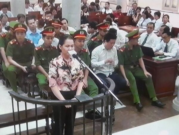 Nguyễn Minh Thu bật khóc trước tòa - Sputnik Việt Nam