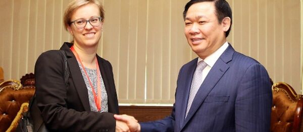 Phó Thủ tướng Vương Đình Huệ tiếp bà Lucia Bergfeld, Bí thư thứ Nhất, Tham tán phát triển của Đại sứ quán Đức tại Việt Nam Phó Thủ tướng Vương Đình Huệ tiếp bà Lucia Bergfeld, Bí thư thứ Nhất, Tham tán phát triển của Đại sứ quán Đức tại Việt Nam - Sputnik Việt Nam