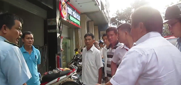 Ông Đoàn Ngọc Hải dẫn đoàn kiểm tra xử lý vi phạm trật tự vỉa hè chiều qua - Sputnik Việt Nam