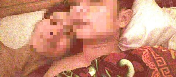 Rất nhiều hình ảnh thân mật giữa ông T. và bà S. được lan truyền trên mạng xã hội. Rất nhiều hình ảnh thân mật giữa ông T. và bà S. được lan truyền trên mạng xã hội. - Sputnik Việt Nam