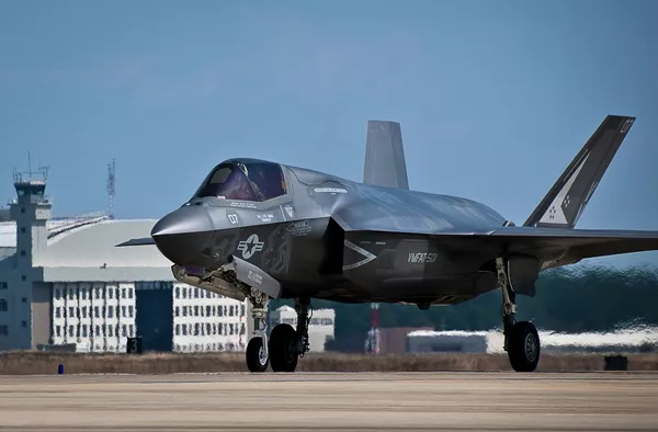 Nhật Bản khôi phục lại các chuyến bay chiến đấu cơ tàng hình F-35A