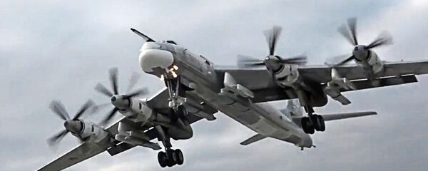 máy bay ném bom chiến lược Nga mang tên lửa Tu-95MS máy bay ném bom chiến lược Nga mang tên lửa Tu-95MS - Sputnik Việt Nam