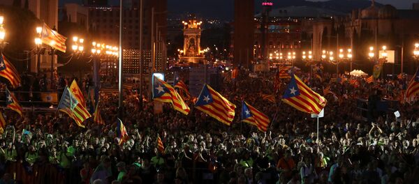 Các người ủng hộ cuộc trưng cầu dân ý tách Catalonia khỏi Tây Ban Nha - Sputnik Việt Nam