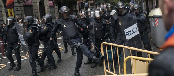 Cảnh sát sử dụng vũ lực trong cuộc trưng cầu về nền độc lập của Catalonia - Sputnik Việt Nam